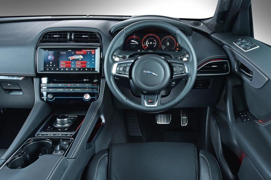 Торпедо Jaguar F-Pace S 30d AWD 2016 года  (ZA) (фото 26 из 27)